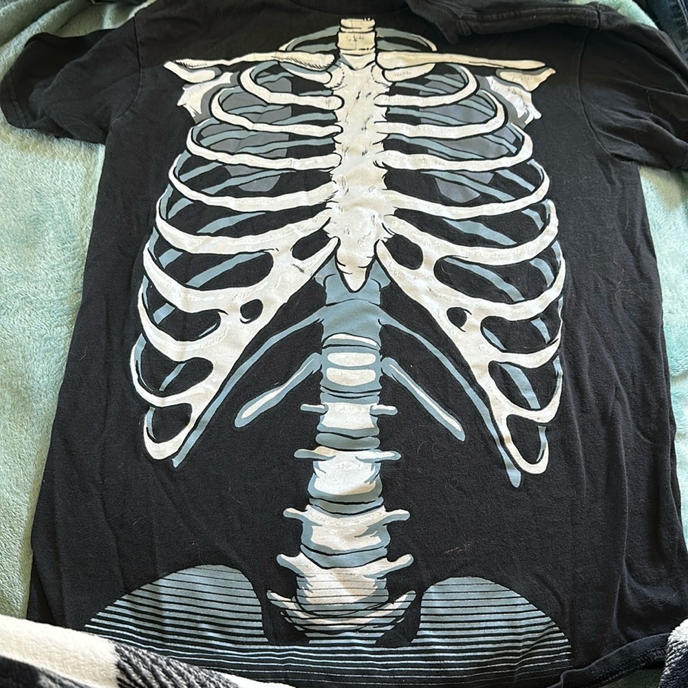 Skeleton tshirt, size small- medium No tag blank back